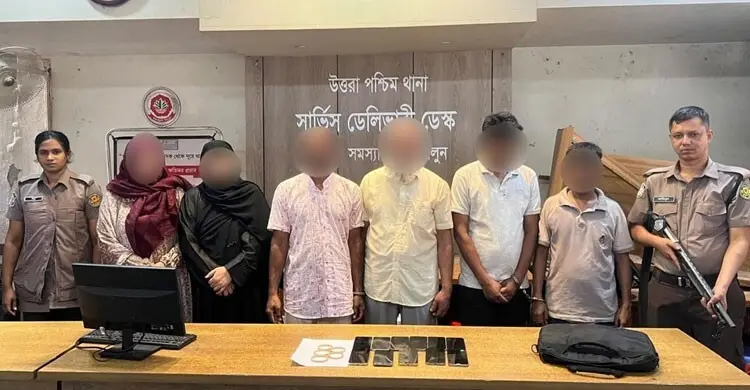 উত্তরায় অবৈধ আইফোন ও স্বর্ণ উদ্ধার, গ্রেফতার ৬
