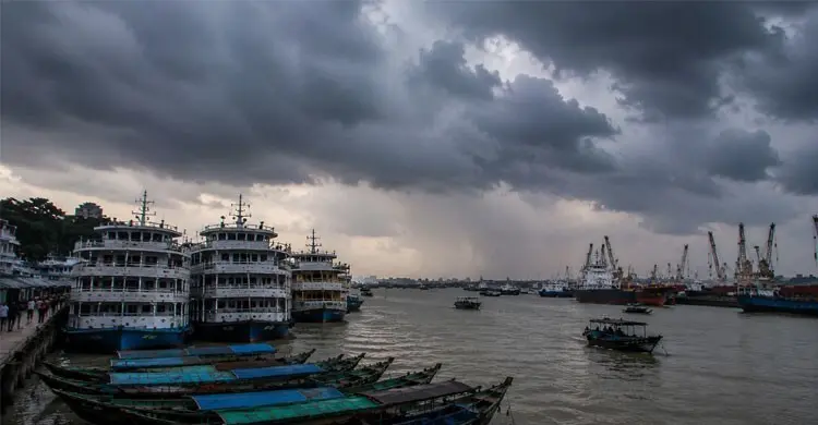 ঝড়ো হাওয়ার ঝুঁকিতে ৮ অঞ্চল, নদীবন্দরে ১ নম্বর সতর্কতা