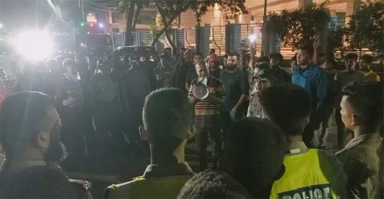 অবৈধ বিদ্যুতে অটোরিকশা চার্জিং: তেজগাঁও-হাতিরঝিলে ৪০ গাড়ি জব্দ