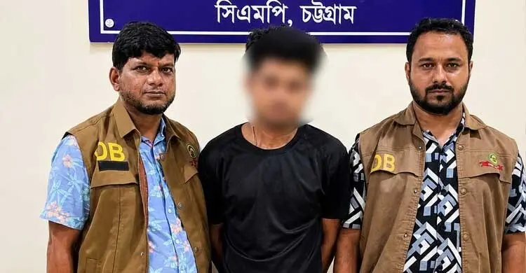 চট্টগ্রামে বিদেশি পিস্তল ও ৬০০ পিস ইয়াবাসহ যুবক আটক
