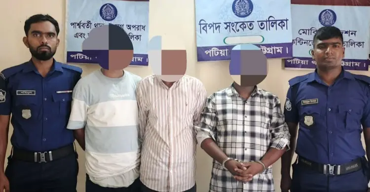 পটিয়ায় চোরাই অটোরিকশা বিক্রির সময় গ্রেফতার ৩, উদ্ধার ৪
