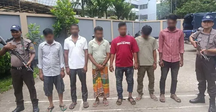 মাদকের তথ্যে গেন্ডারিয়ায় পুলিশের অভিযান, উদ্ধার ৪ পিস্তল