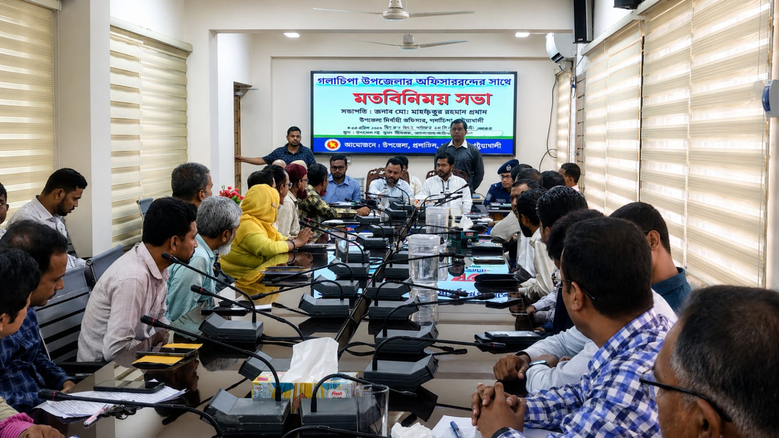 গলাচিপায় সরকারি কর্মকর্তাদের সঙ্গে প্রতিমন্ত্রী নুরুল হক নুরের মতবিনিময়
