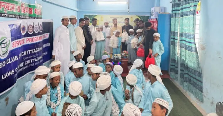 সীতাকুণ্ডে ঈদে মিলাদুন্নবী উপলক্ষে খাবার ও পুরস্কার দিল বন্ধন লিও ক্লাব