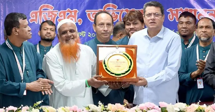 ব্যক্তিগত স্বার্থ ভুলে ঐক্যবদ্ধভাবে কাজ করুন: গণপূর্তমন্ত্রী