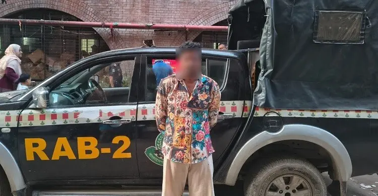 মোহাম্মদপুরে হানা দিয়ে র‍্যাবের হাতে গ্রেফতার চুয়া সেলিম ও বোমা রতন