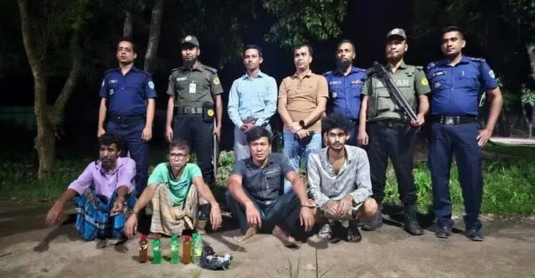 ফটিকছড়িতে মাদকবিরোধী অভিযান, গাঁজা ও মদসহ আটক ৬