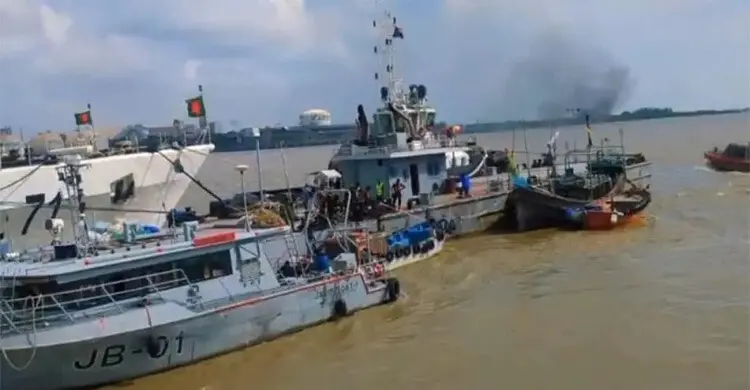 চট্টগ্রাম বন্দরে নৌ-নিরাপত্তায় অভিযান, ৩০ অবৈধ জাল ধ্বংস