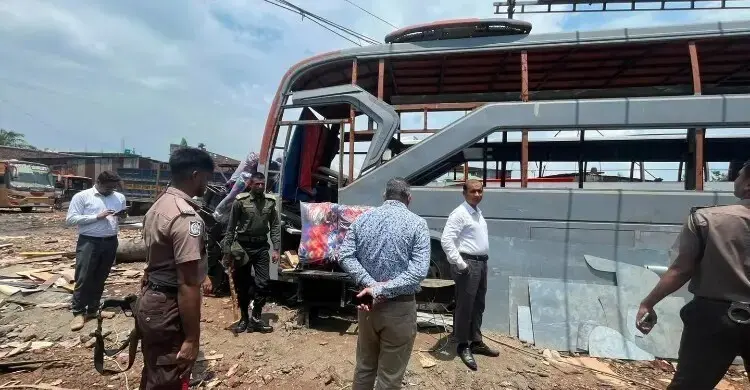 প্রধানমন্ত্রীর নির্দেশ: অনুমোদনহীন স্লিপার কোচ বন্ধ ও ট্রাফিকে আধুনিকতা