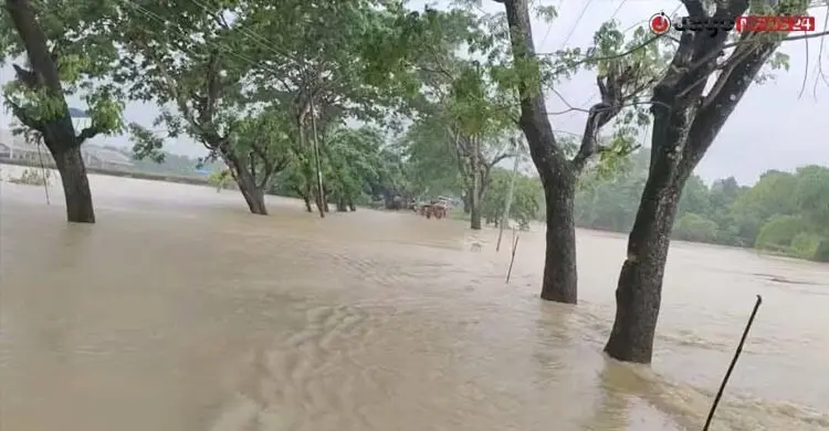 তিন বিভাগের ১০ জেলায় বন্যার আশঙ্কা, সতর্ক সংকেত জারি
