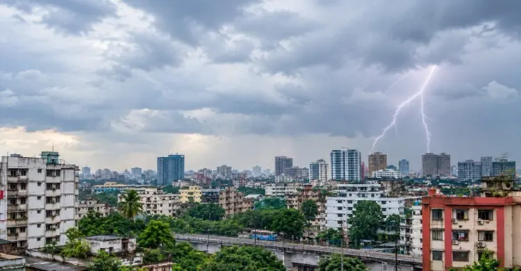 ঢাকায় বজ্রসহ বৃষ্টির সম্ভাবনা, আকাশ মেঘলা থাকার আভাস