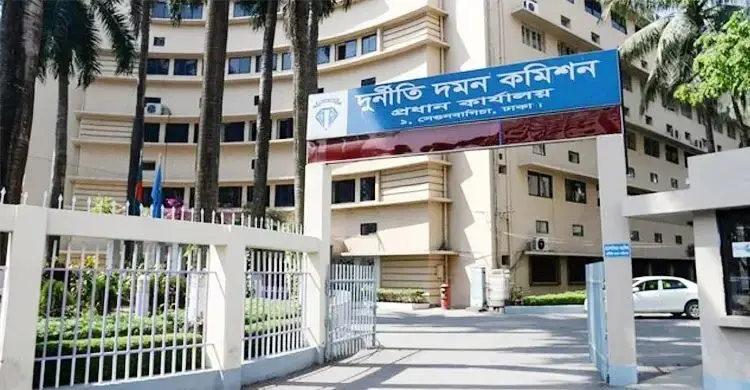 দুদকের নতুন মহাপরিচালক নাজমুল আলম, বদলিতে মোকাম্মেল হক