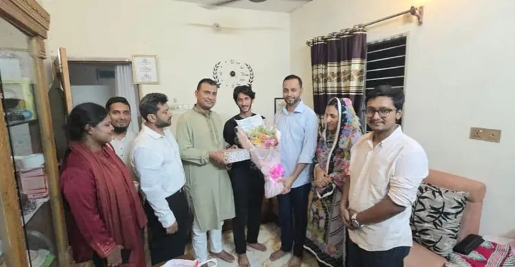 গুমের শিকার ছাত্রদল নেতার ছেলে শিহাবকে প্রধানমন্ত্রীর উপহার ও শুভেচ্ছা