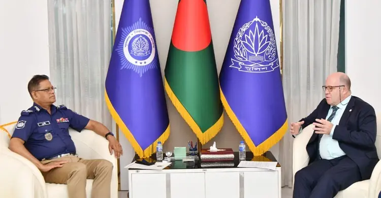সামাজিক যোগাযোগে গুজব ঠেকাতে এফবিআইয়ের সহায়তা চান আইজিপি