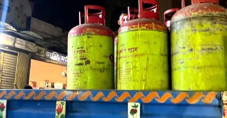 রান্নার গ্যাসের দাম বাড়লো, ১২ কেজি সিলিন্ডারের নতুন দাম ১৫৯৮