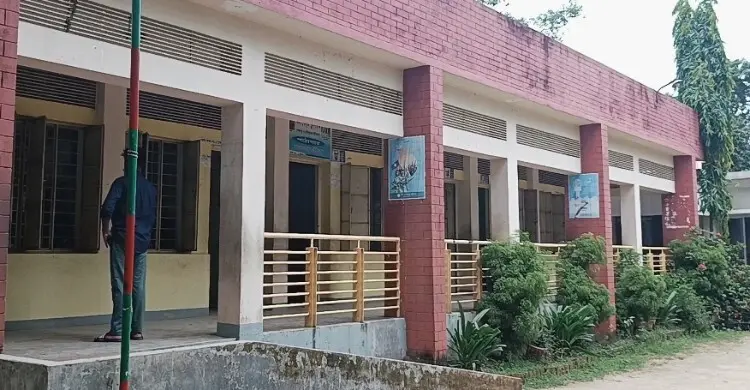 চট্টগ্রামে স্কুলে স্কুলে চুরির ছোবল, নিরাপত্তাহীনতায় এলাকাবাসী