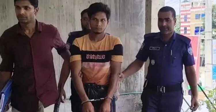 চট্টগ্রামে পরকীয়ার জেরে স্ত্রীকে কোদাল দিয়ে কুপিয়ে হত্যা, স্বামী গ্রেফতার