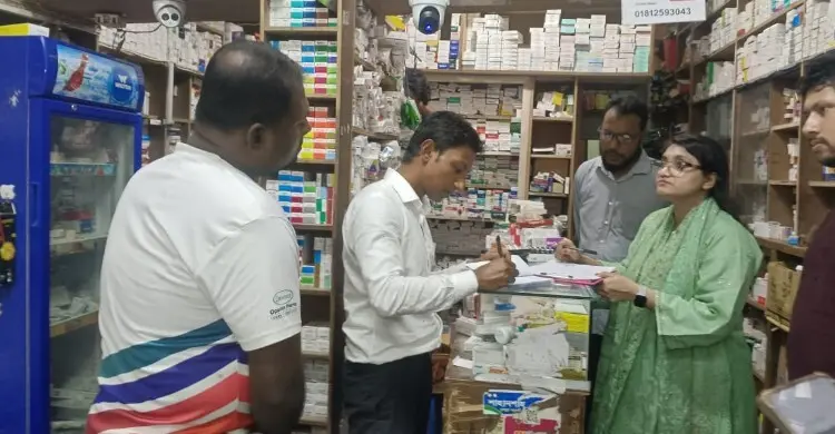 ফটিকছড়িতে মেয়াদোত্তীর্ণ ওষুধ বিক্রি: চার ফার্মেসিকে জরিমানা ১ লাখ