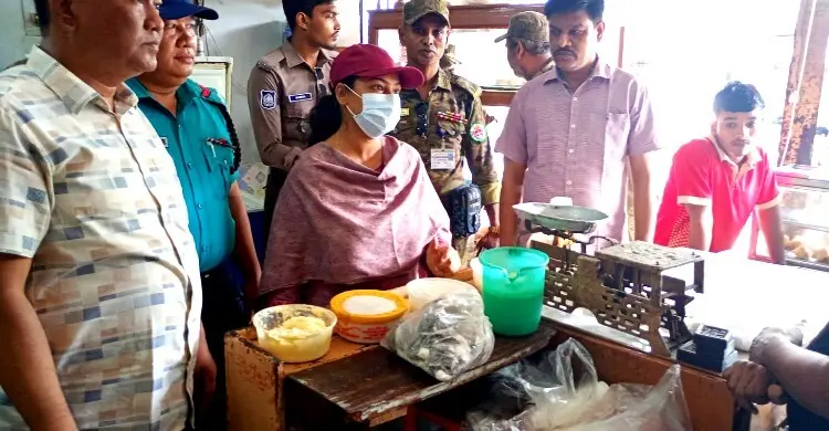 স্বাস্থ্য ঝুঁকিতে খাবার: চসিকের অভিযানে তিন প্রতিষ্ঠানকে ৪০ হাজার টাকা জরিমানা
