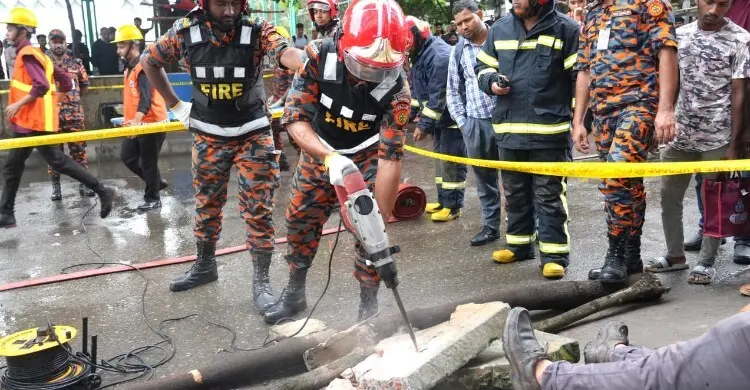 দুর্যোগে যোগাযোগ ব্যবস্থা রক্ষায় ফায়ার সার্ভিস ও রেডিও অপারেটরদের যৌথ মহড়া সম্পন্ন
