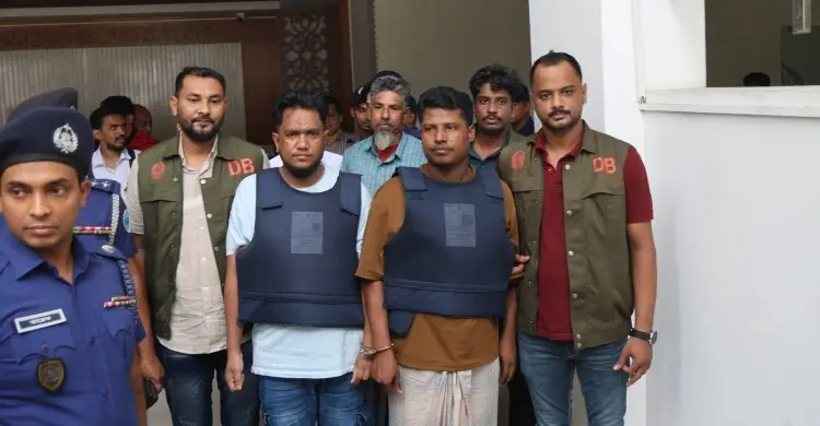 ফটিকছড়িতে ডেভিড ইমনের শুটারসহ ৩ সহযোগী গ্রেফতার, ৪ অস্ত্র উদ্ধার