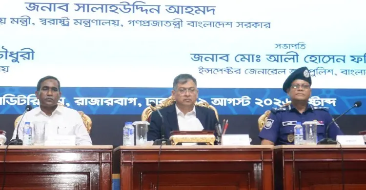 অপরাধ নিয়ন্ত্রণে ব্যর্থ পুলিশ কর্মকর্তাদের ছাড় দেবে না সরকার