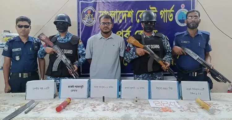 সন্দ্বীপে ইয়াবা ও বিপুল অস্ত্রসহ মাদক কারবারি গ্রেফতার