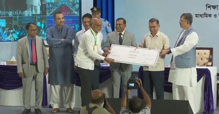 দীর্ঘ চার বছর পর অবশেষে ৭০ হাজার শিক্ষকের অবসর সুবিধার টাকা ছাড়