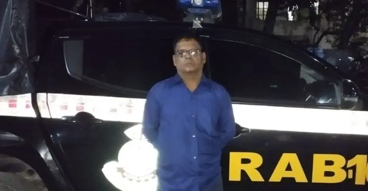 কেরানীগঞ্জে পাঁচ বছরের সাজাপ্রাপ্ত পলাতক আসামি গ্রেফতার র‍্যাবের