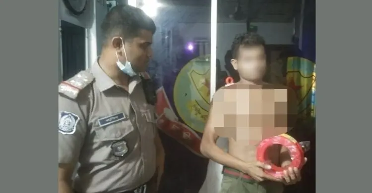 ছিনতাইয়ের ঘটনায় মালসহ জসিমকে আটক করলেন সার্জেন্ট