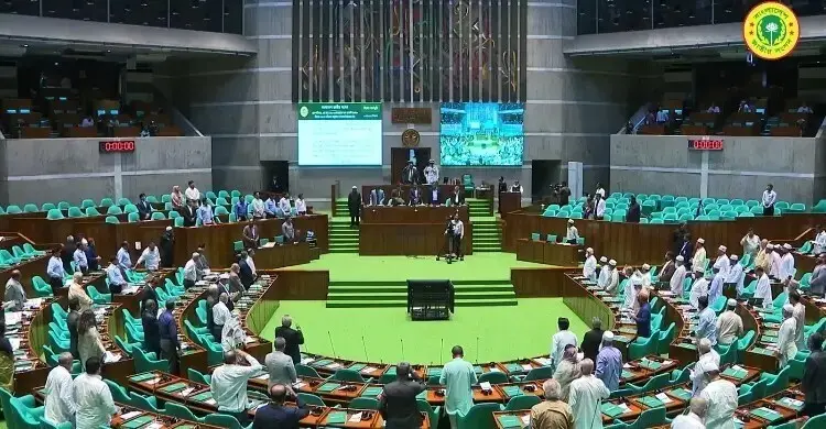 সংকট সমাধানে অপারগতায় সংসদ থেকে ওয়াকআউট বিরোধীদলের