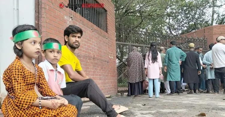 সময় বদলে জুলাই স্মৃতি জাদুঘরে দর্শনার্থীদের ভোগান্তি