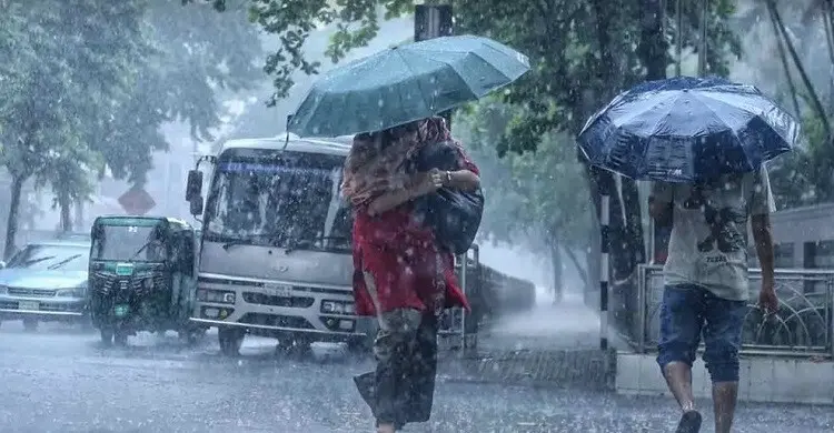 সক্রিয় মৌসুমি বায়ু: আগামী ৫ দিন ভারী বৃষ্টির সম্ভাবনা, শেষে কমতে পারে