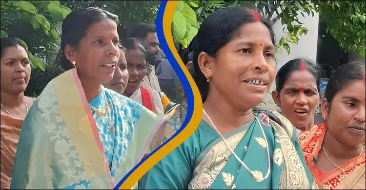রেইনকোট পেয়ে আবেগে চা শ্রমিক, বললেন বাপ-দাদারা এমন সুযোগ পাননি