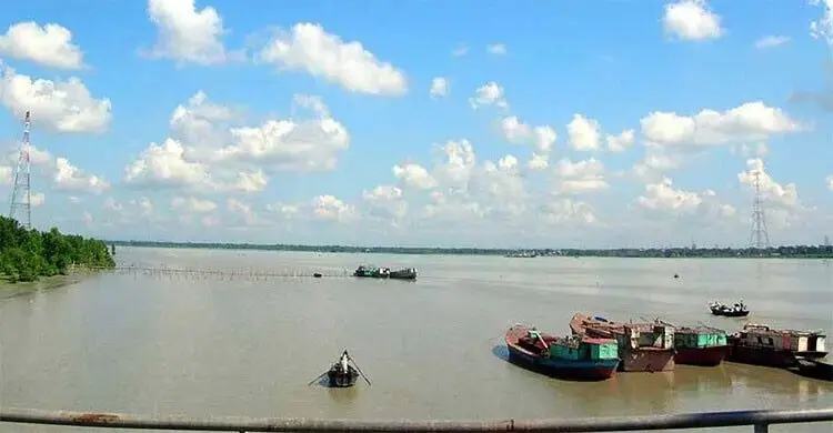 কর্ণফুলী নদী থেকে বস্তাবন্দি অজ্ঞাত তরুণীর মরদেহ উদ্ধার