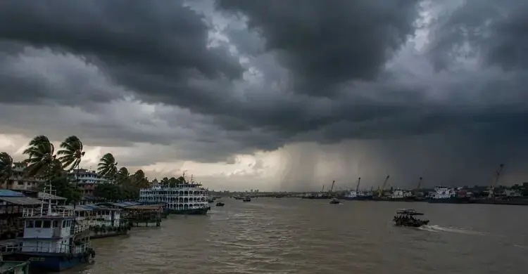 দেশের ৭ অঞ্চলে ৬০ কিমি বেগে ঝড়ো হাওয়া, নদীবন্দরে ১ নম্বর সংকেত