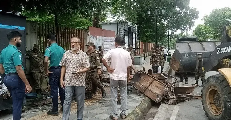 লালখান বাজারে চসিকের অভিযান: ৫০ অবৈধ স্থাপনা উচ্ছেদ