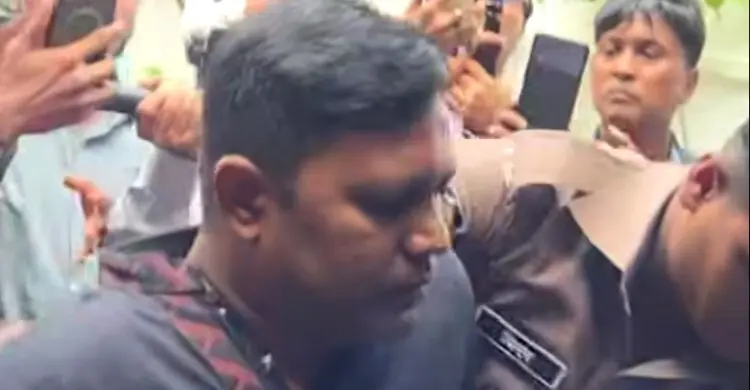 শ্রদ্ধা জানাতে এসে ধানমন্ডি ৩২ এ আটক নিষিদ্ধ যুবলীগ কর্মী