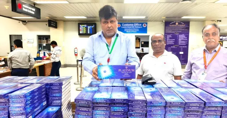 শাহ আমানতে এক ফ্লাইটেই ৫ কোটির সিগারেট ও আইফোন জব্দ