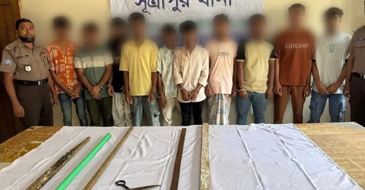 মাদক সেবনে বাধা দেওয়ায় পোশাককর্মী মিতুলকে কুপিয়ে হত্যা, আটক ১০
