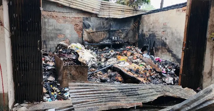 জমি বিরোধের জেরে পটিয়ায় দোকানে অগ্নিসংযোগ, ক্ষতি ২০ লাখ টাকা