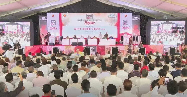 মঞ্চে জায়গা না পেয়ে দর্শক সারিতে ইউনূস, প্রধানমন্ত্রীর নির্দেশে পরে বসলেন