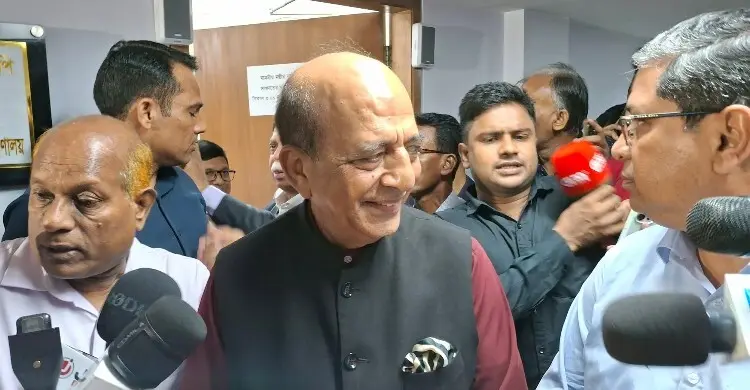 বাংলাদেশের অভ্যন্তরীণ রাজনীতি নিয়ে মুখে কুলুপ দিয়েছেন দীনেশ ত্রিবেদী