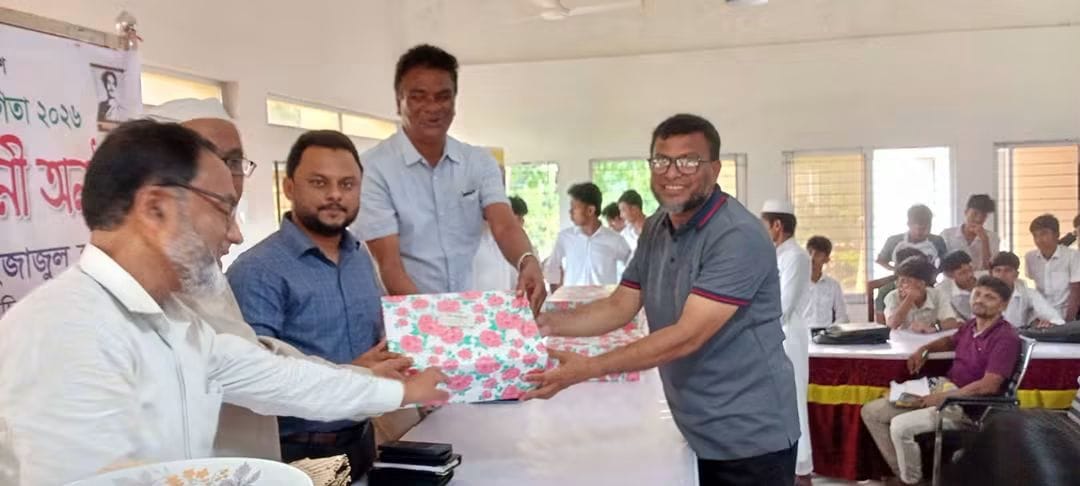 গলাচিপায় গ্রীষ্মকালীন ক্রীড়া প্রতিযোগিতায় কৃতি শিক্ষার্থীদের মাঝে পুরস্কার বিতরণ