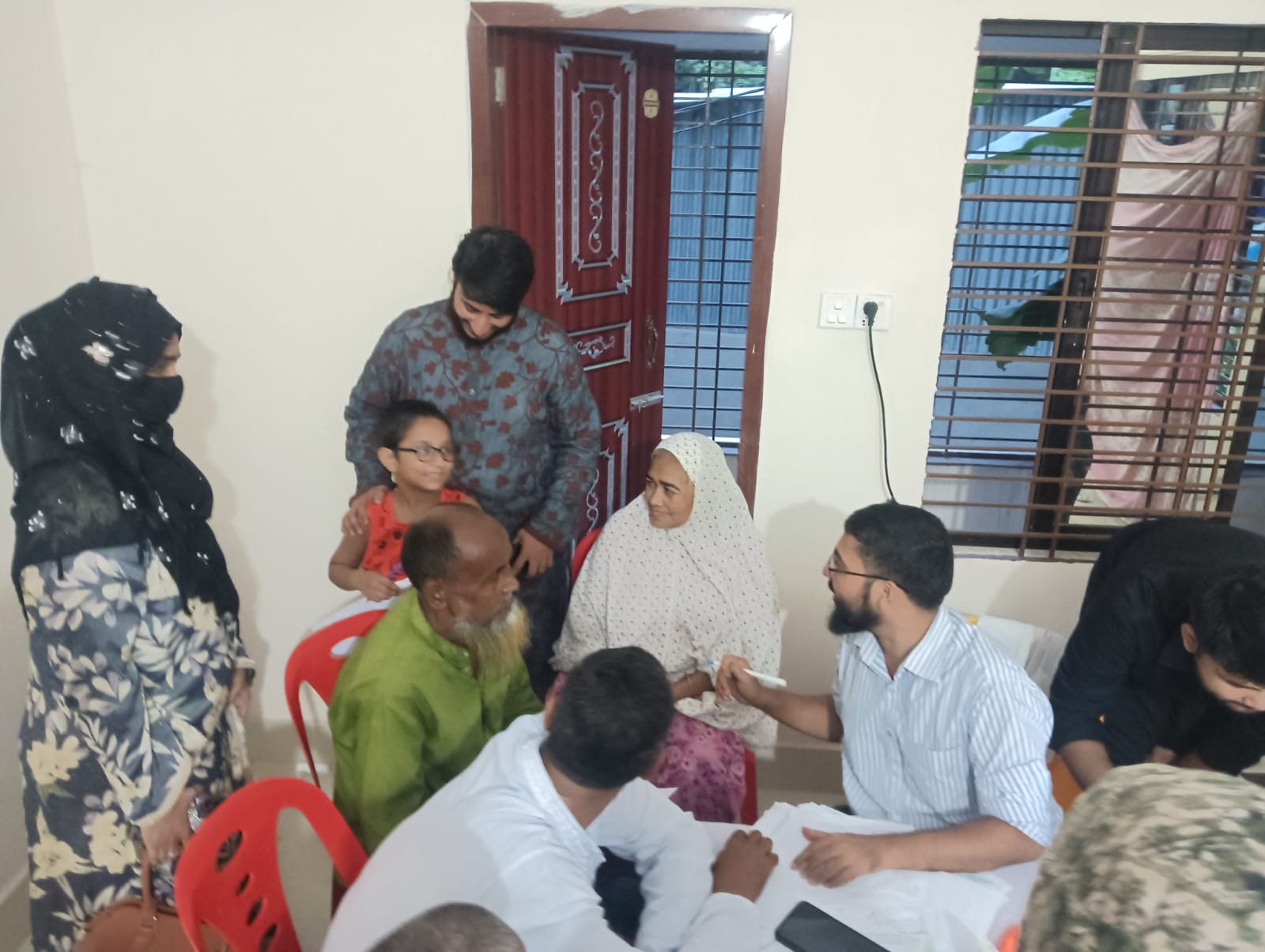 বিনামূল্যে মেডিকেল ক্যাম্প, চিকিৎসাসেবা পেলেন বিভিন্ন শ্রেণি-পেশার মানুষ