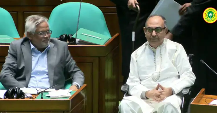 হুইলচেয়ারে সংসদে মির্জা আব্বাস, স্পিকার-এমপিদের করতালিতে স্বাগত