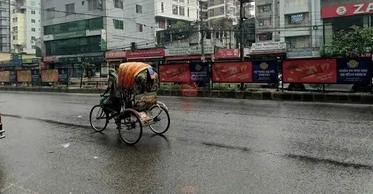 ভ্যাপসা গরমের পর ঢাকায় সকালেই হঠাৎ বৃষ্টি, বিপাকে কর্মমুখী মানুষ