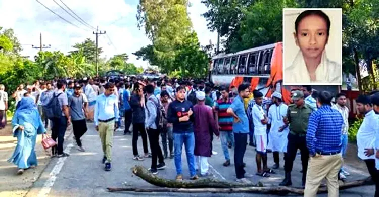 বাসের চাকায় পিষে ষষ্ঠ শ্রেণির ছাত্রীর মৃত্যু, সাতকানিয়ায় মহাসড়ক অবরোধ