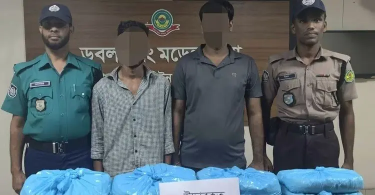 ডবলমুরিংয়ে ১২ কেজি গাঁজাসহ গাড়িসহ দুই মাদক কারবারি আটক