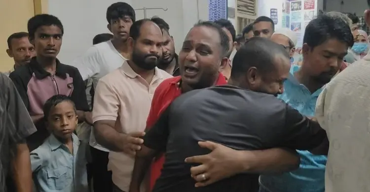 মায়ের কোল থেকে অটো থেকে ছিটকে পড়ে প্রাণ গেল তিন বছরের রাহাতের
